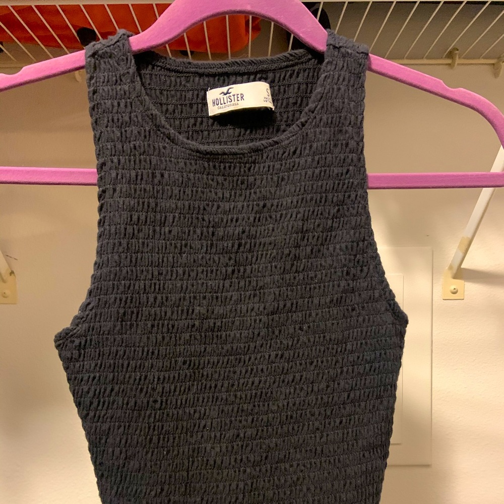 Blue tank top cropped